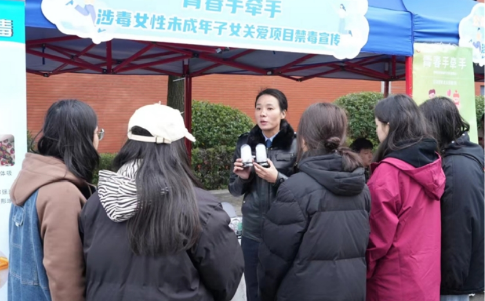 湖南工业职院：雷锋精神永相传！学子用专业特长开展志愿服务