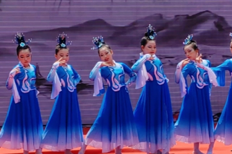 【衡南站】花儿向阳开，筑梦向未来，衡南县三塘联合学校星火小学举办庆六一文艺汇演（小记者：华紫煜，指导教师：王芳群、谭慧）